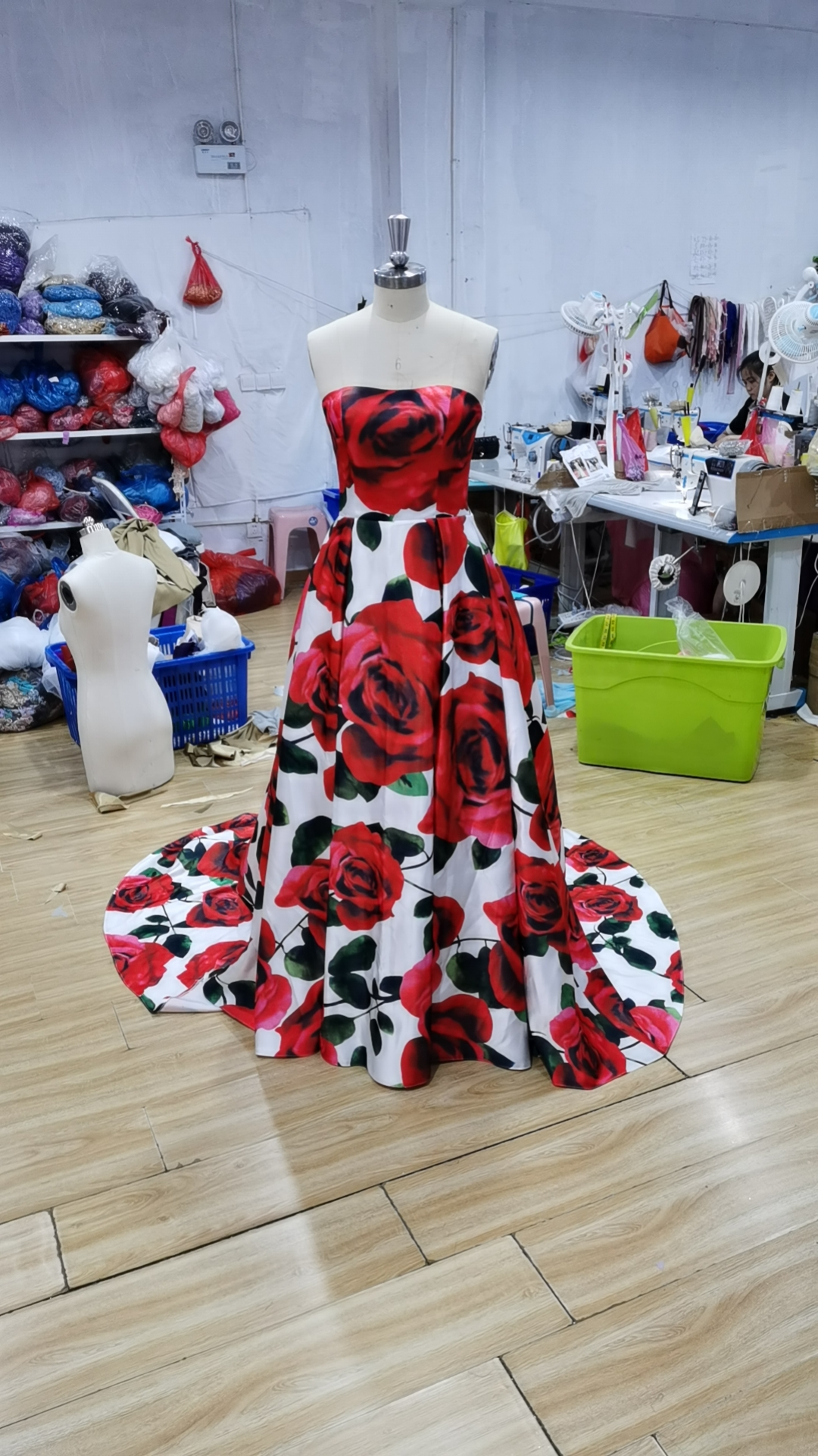 Vintage A-Line Long Printed Strapless Prom Dresses with Pockets Satin Rose Floor Length Formal Party Dress for Women