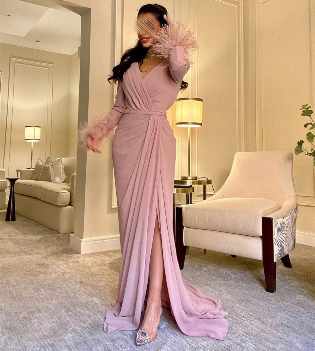 Elegant Long Sleeve Silver Chiffon Evening Dresses With Feathers Mermaid V-Neck Party Dresses With Slit for Women