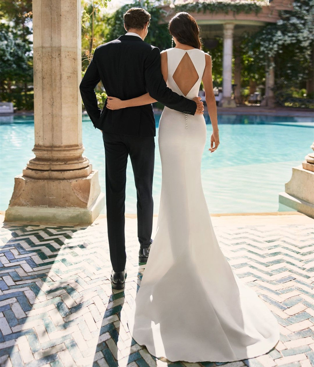 Elegant Long Ivory Crepe Wedding Dresses Mermaid V-Neck Bridal Gowns With Beaded Sash for Women