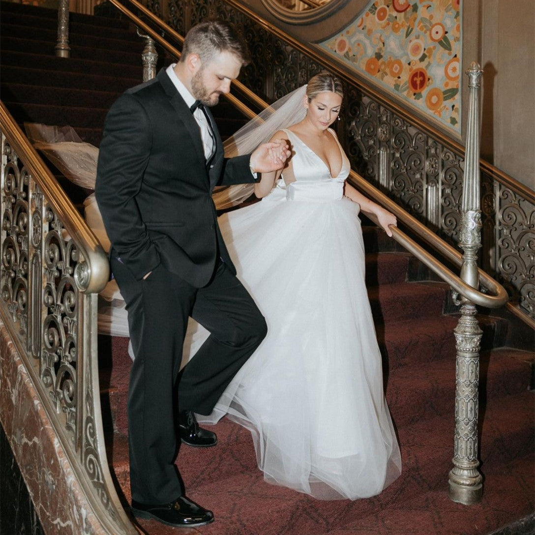 Sexy Long Satin Ivory Wedding Dresses With Bow Mermaid V-Neck Court Train Bridal Gowns for Women