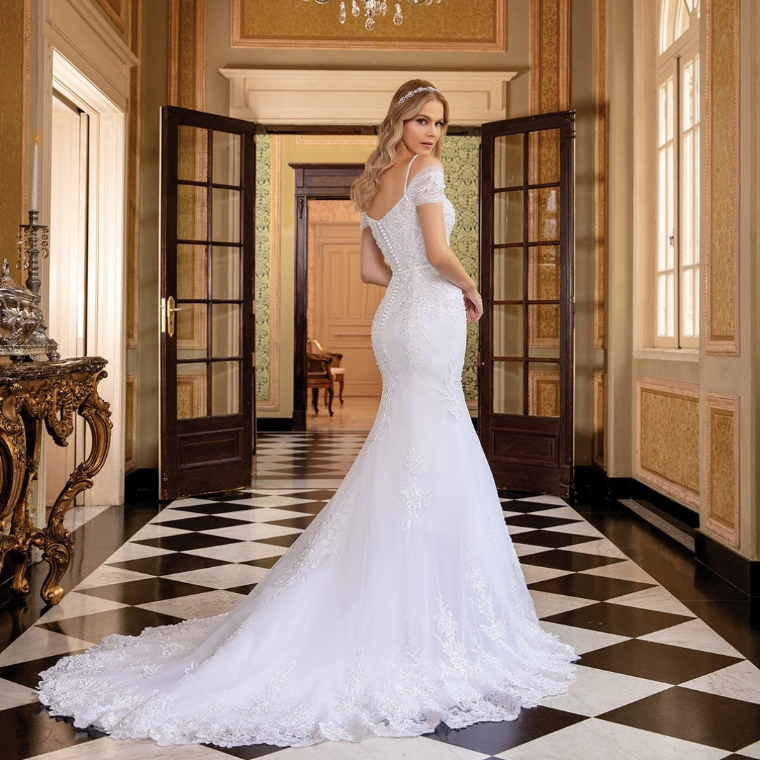 Vintage Long Sleeve Tulle Off Shoulder Wedding Dresses Mermaid Lace Covered Buttons Sweep Train Bridal Gowns for Women