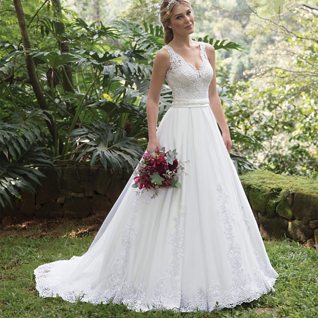 Vintage Long V-Neck Lace Wedding Dresses A-Line Tulle See Through Butons Back Bridal Gowns for Women