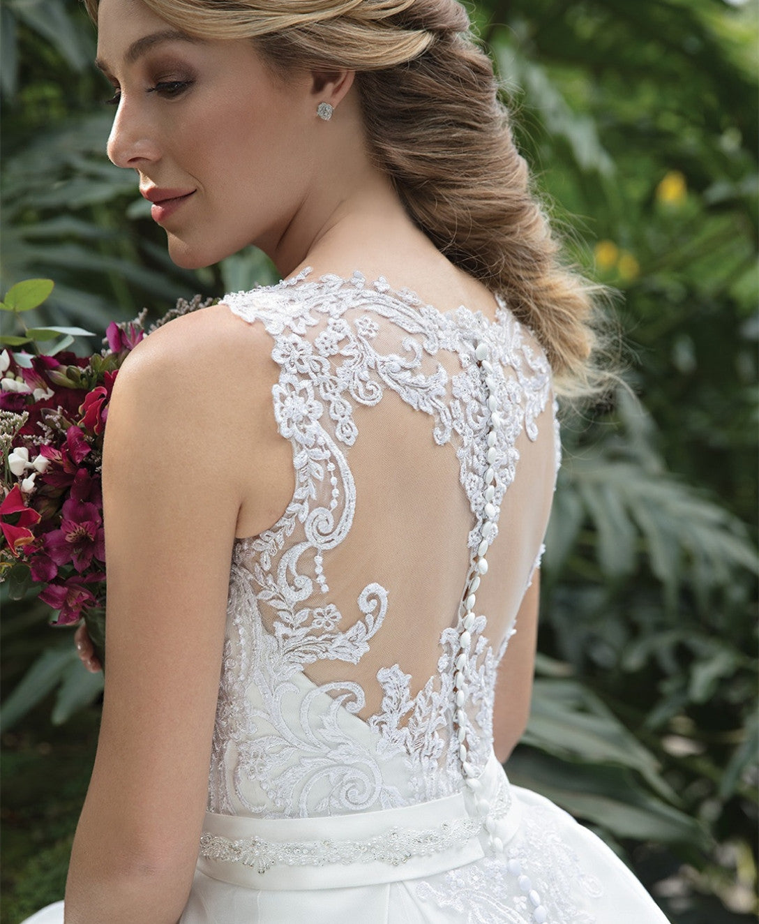 Vintage Long V-Neck Lace Wedding Dresses A-Line Tulle See Through Butons Back Bridal Gowns for Women