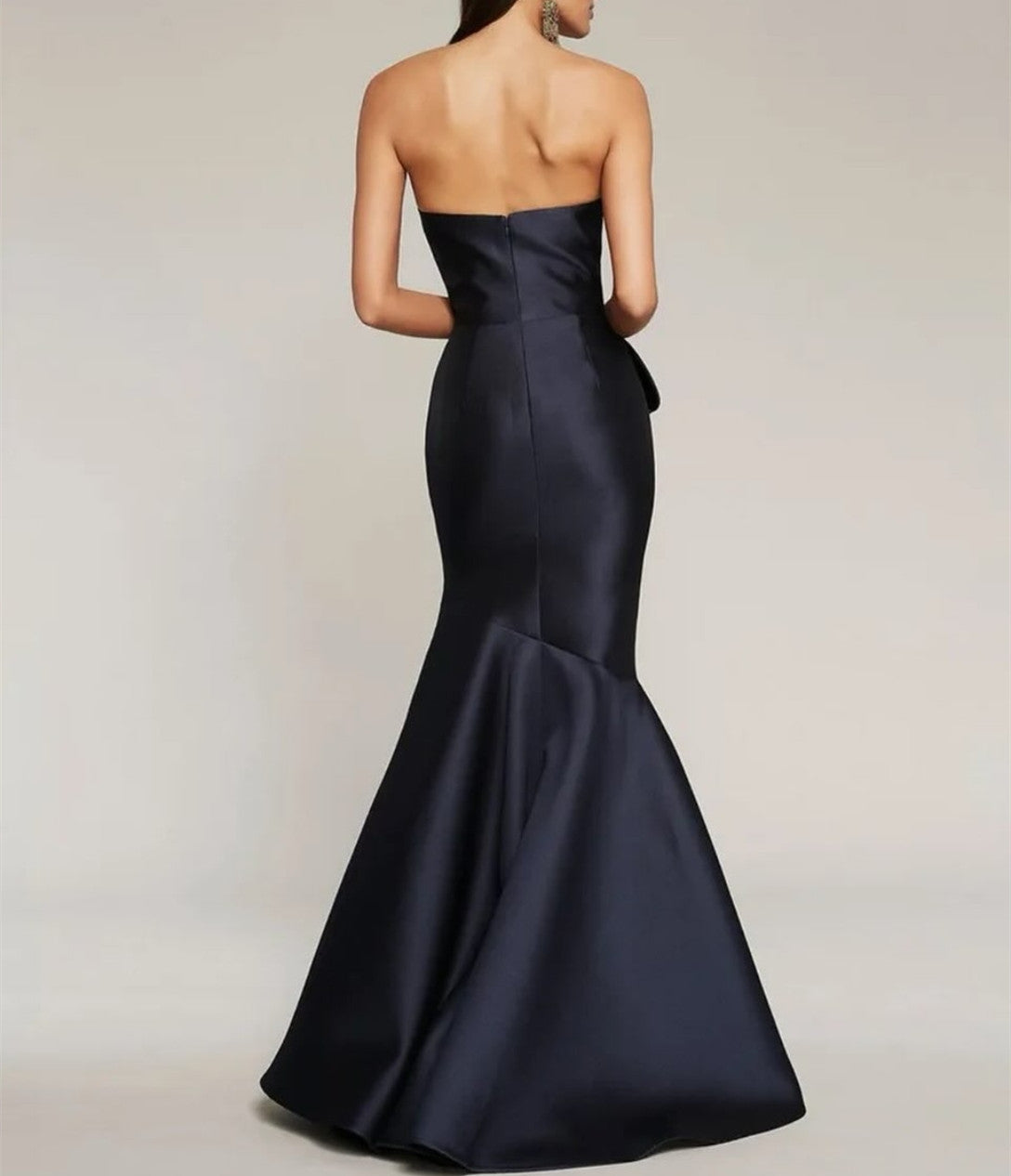 Vintage Long Scalloped Satin Prom Dresses With Peplum Mermaid Black Zipper Back Floor Length Evening Dresses for Women