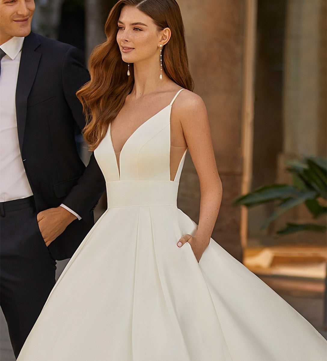 Elegant Long Ivory Satin Wedding Dresses With Pockets A-Line Spaghetti V-Neck Courtt Train Evening Dresses for Women