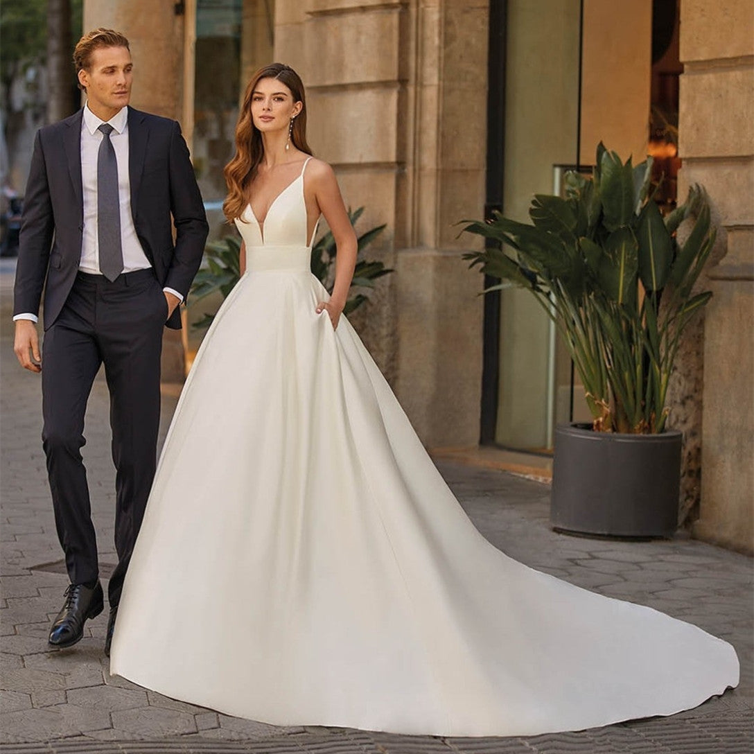 Elegant Long Ivory Satin Wedding Dresses With Pockets A-Line Spaghetti V-Neck Courtt Train Evening Dresses for Women