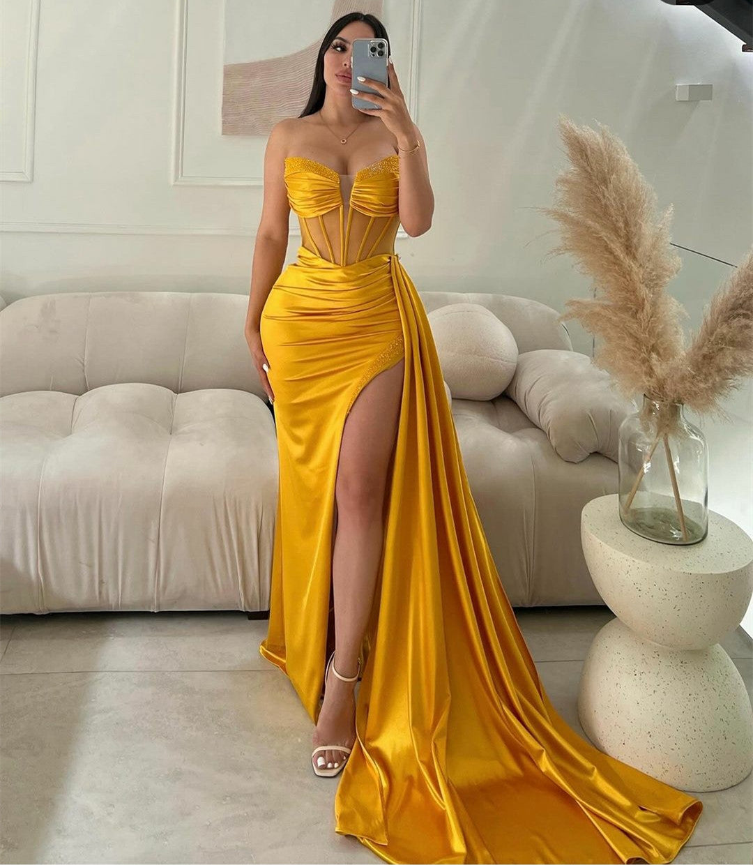 Sexy Long Yellow Beaded Prom Dresses With Slit Mermaid Sleeveless V-Neck Pleated Evening Dresses for Women