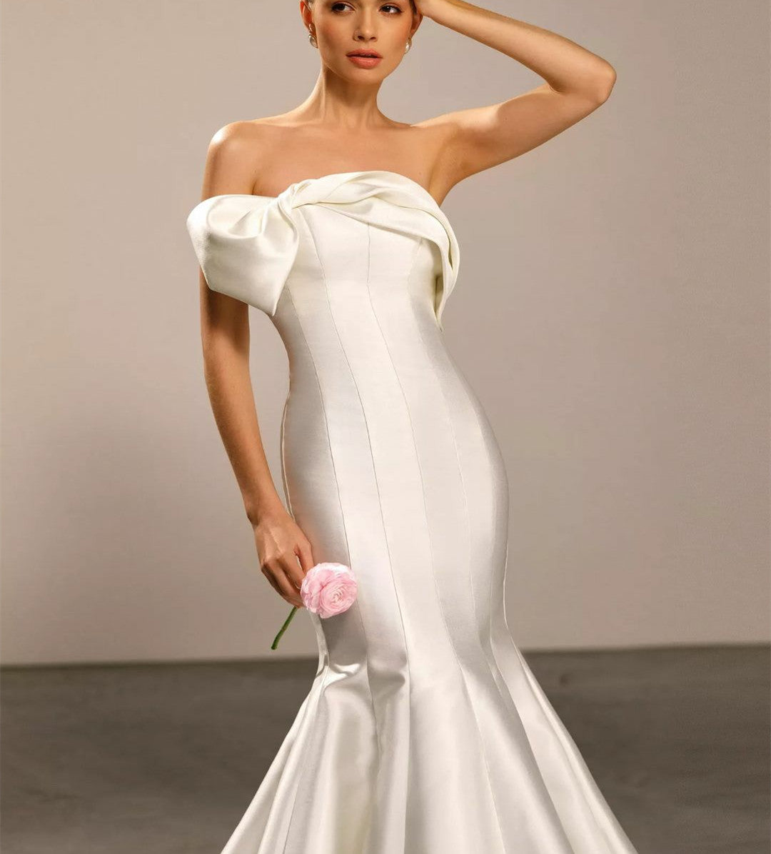 Elegant Long Strapless Wedding Dresses With Bow Mermaid Satin Sweep Train Bridal Gowns for Women