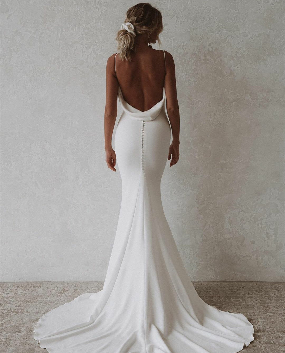 Sexy Long Crepe Ivory Spaghetti Wedding Dresses Mermaid V-Neck Open Back Court Ttain Bridal Gowns