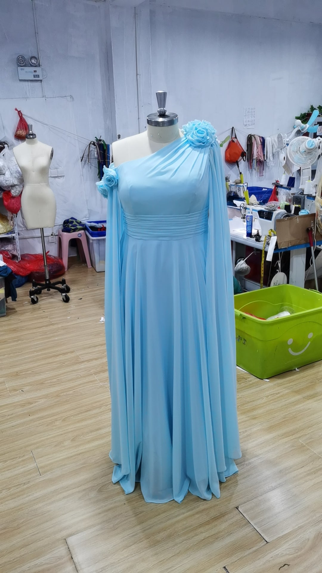 Elegant Long Light Blue One Shoulder Mother of the Bride/Groom Dresses With Flower A-Line Pleated Floor Length Evening Dresses for Women