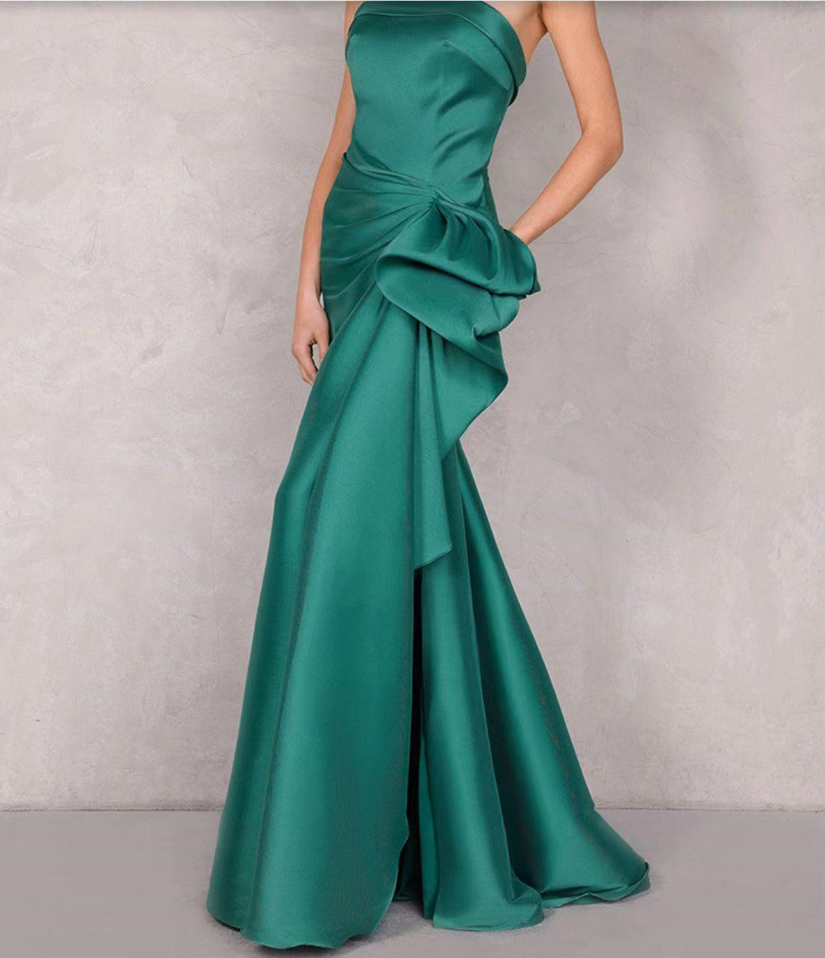 Elegant Long Green Satin Prom Dresses With Ruffles Mermaid Sleeveless Sweep Train Party Dress for Women