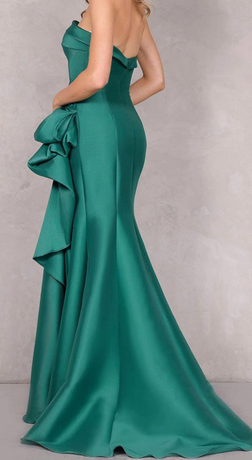 Elegant Long Green Satin Prom Dresses With Ruffles Mermaid Sleeveless Sweep Train Party Dress for Women