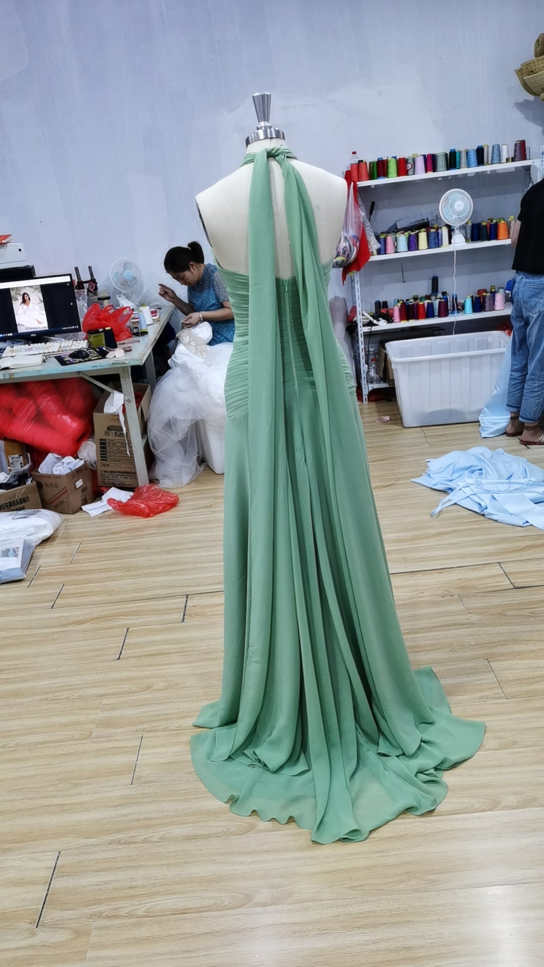 Sexy Long Chiffon Green Evening Dresses with Slit A-Line V-Neck Pleated Open Back Formal Party Gowns for Women