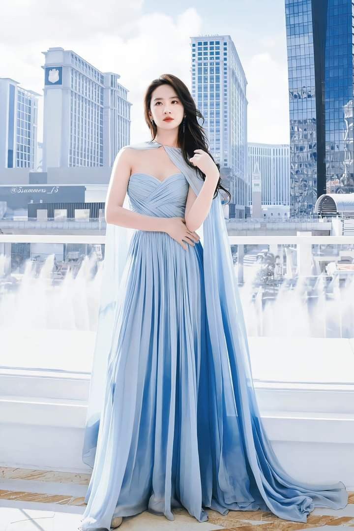 Elegant Long Chiffon Light Blue Celebrity Dresses With Wrap A-Line Sweetheart Pleated Floor Length Evening Dresses for Women