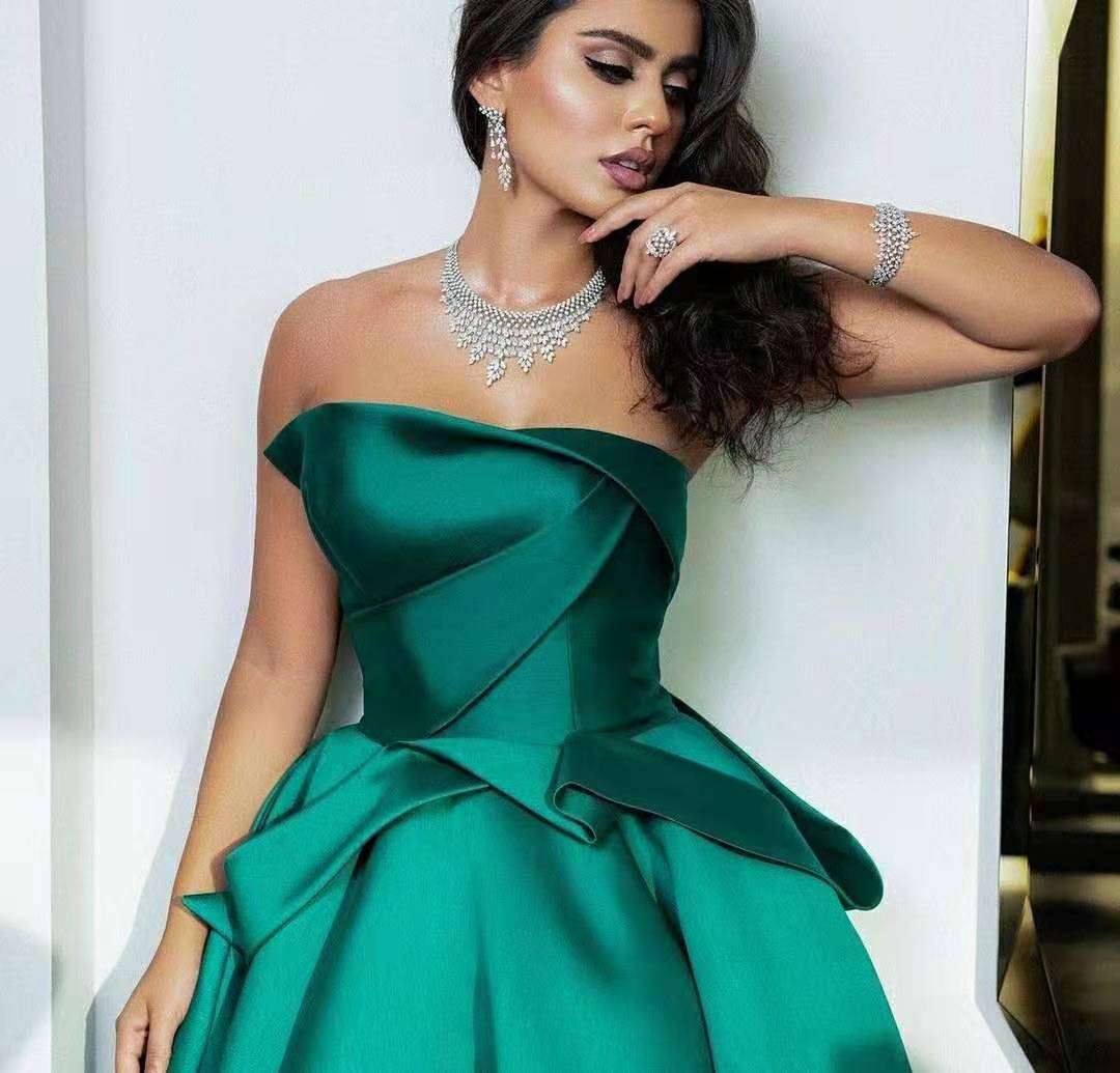 Elegant Long Green Satin Scalloped Evening Dresses With Pockets A-Line Sleeveless Floor Length Zipper Back Prom Dress for Women