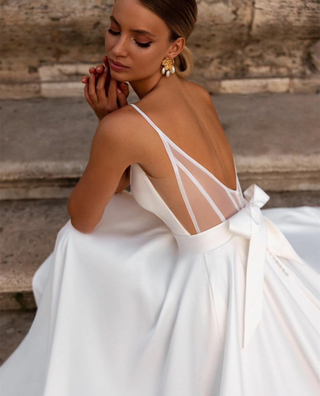 Elegant Long Satin V-Neck Wedding Dresses With Pockets A-Line Ivory Spaghetti Straps Sweep Train Bridal Gowns With Bow Vestido de novia Women Dresses