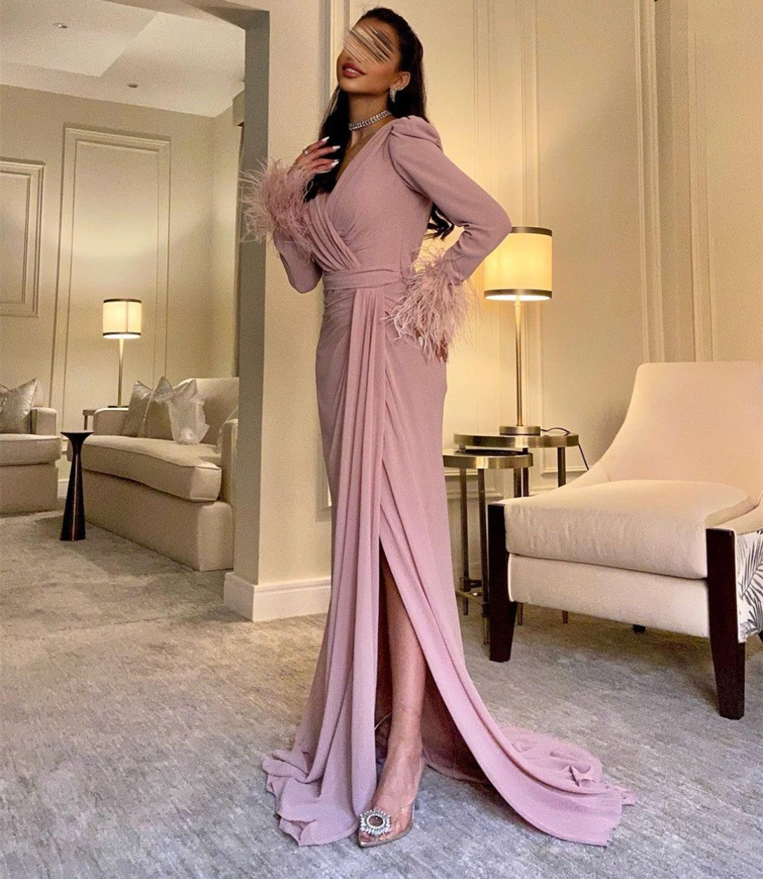 Elegant Long Sleeve Silver Chiffon Evening Dresses With Feathers Mermaid V-Neck Party Dresses With Slit for Women