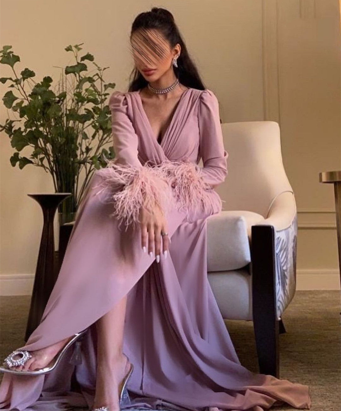 Elegant Long Sleeve Silver Chiffon Evening Dresses With Feathers Mermaid V-Neck Party Dresses With Slit for Women