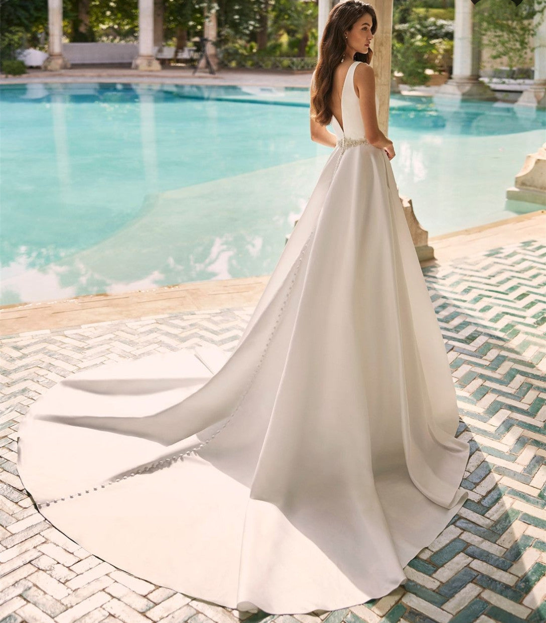 Elegant Long Ivory V-Neck Wedding Dresses With Beaded Belt/Pockets A-Line Sleevelss Satin Sweep Train Bridal Gowns for Women