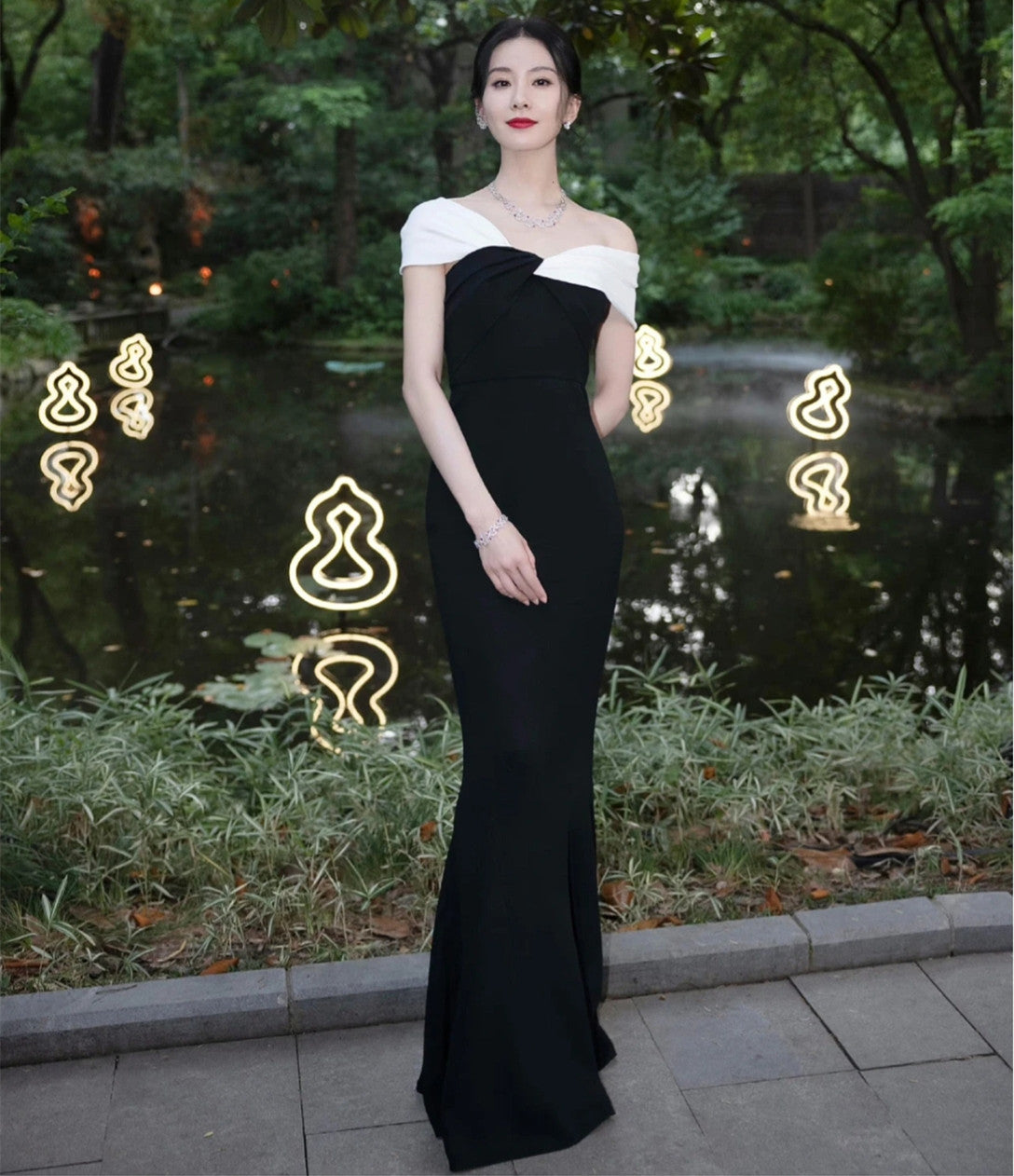 Elegant Long Black Crepe Celebrity Dresses Mermaid Off Shoulder Zipper Back حزب اللباس Floor Length Evening Dress for Women