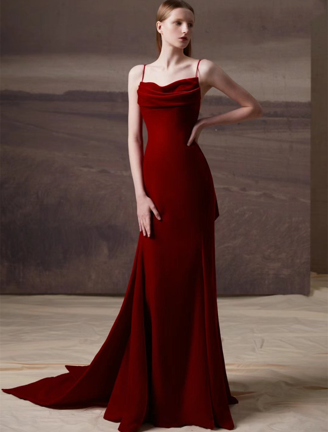 Elegant Long Red Cowl Neck Evening Dresses With Bow Mermaid Velvet Open Back حزب اللباس Sweep Train Party Dress for Women