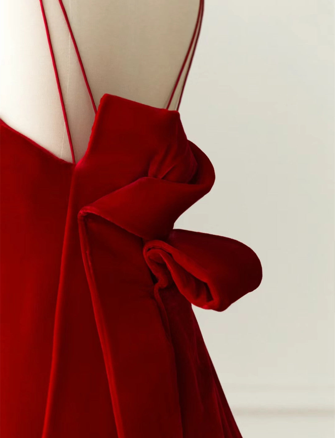 Elegant Long Red Cowl Neck Evening Dresses With Bow Mermaid Velvet Open Back حزب اللباس Sweep Train Party Dress for Women