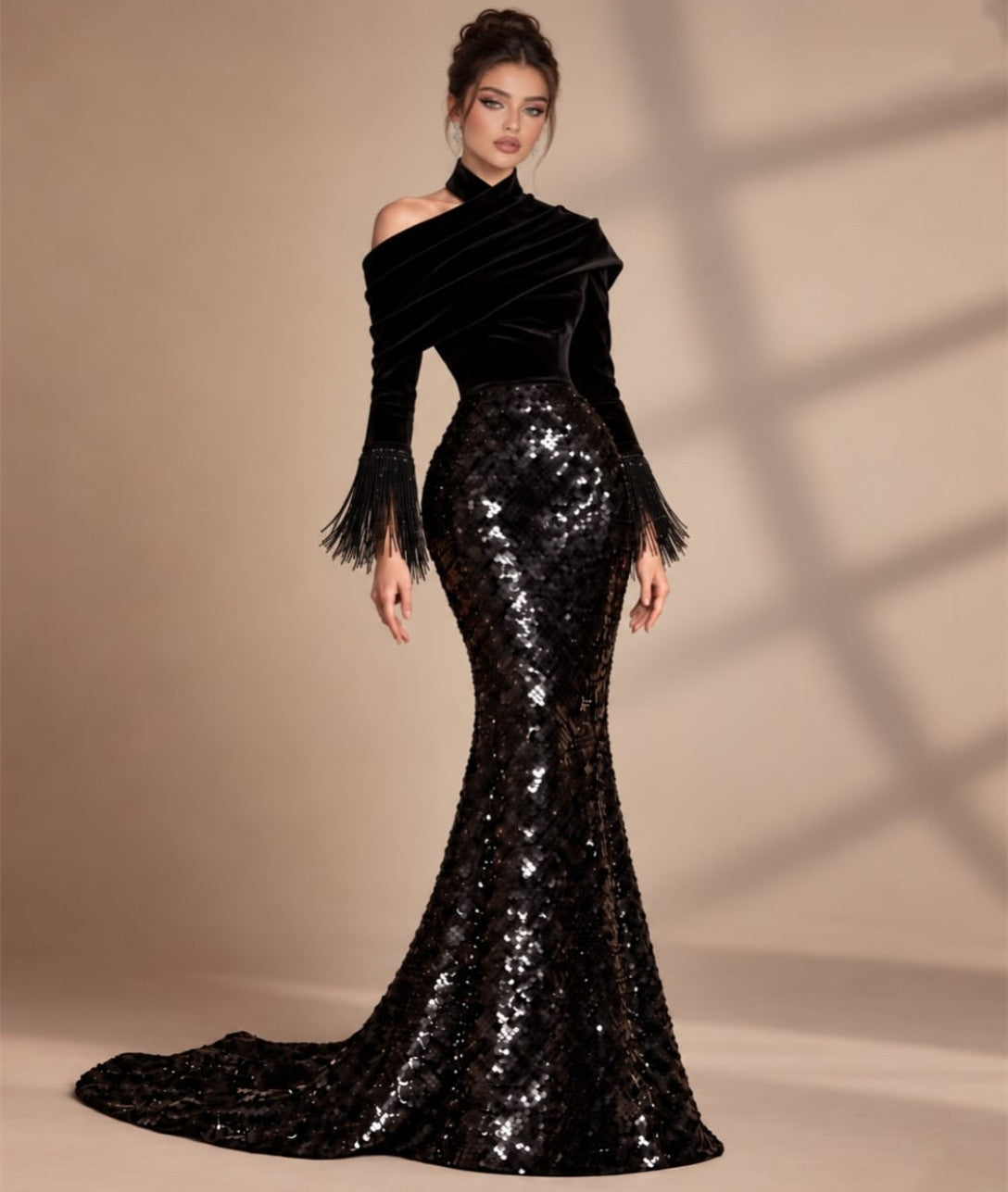Vintage Long Velvet Halter Evening Dresses with Tassels Mermaid Black Sweep Train Party Party Dresses for Women