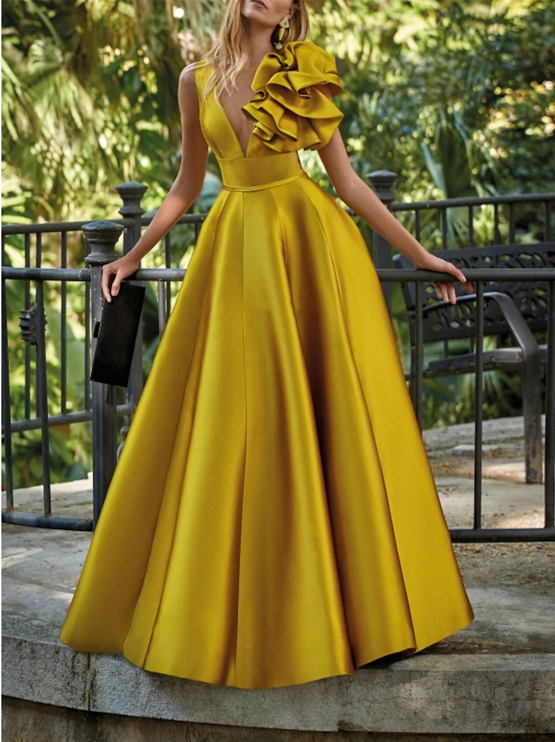 Elegant Long Gold Satin Evening Dresses With Pockets A-Line Ruffled حزب اللباس Floor Length Party Dress for Women