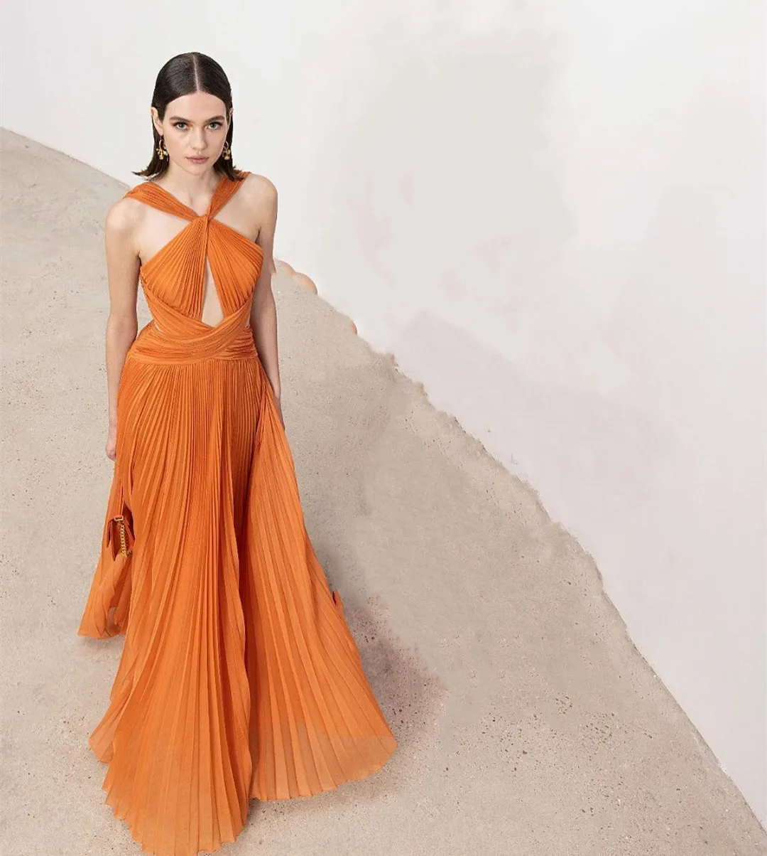 Elegant Long Orange Chiffon Celebrity Dresses A-Line Halter Pleated Floor Length Evening Dresses for Women