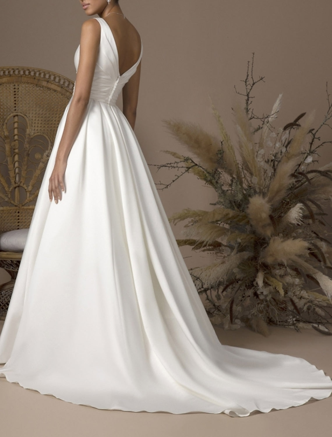 Elegantt Long Satin V-Neck Wedding Dresses With Pockets A-Line Ivory Pleated Bridal Gowns for Women