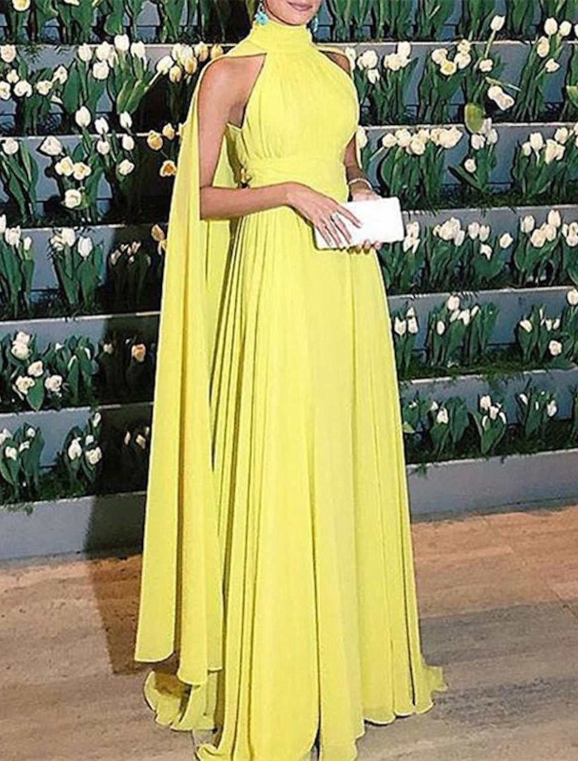 Vintage Long Yellow Chiffon Celebrity Dresses A-Line Halter Neck Floor Length Evening Dresses for Women