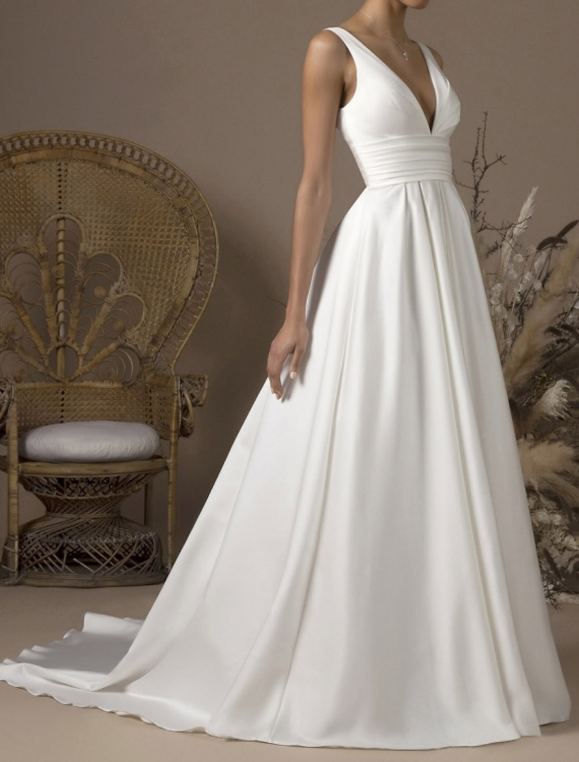 Elegantt Long Satin V-Neck Wedding Dresses With Pockets A-Line Ivory Pleated Bridal Gowns for Women